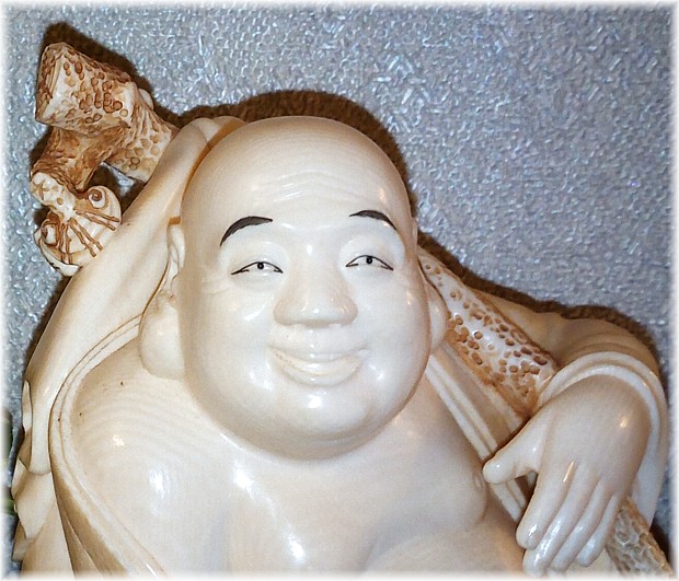 Хотэй, один из Семи Богов Счастья, японская статуэтка из слоновой кости