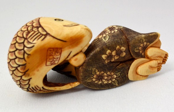 японская антикварная нецка из слоновой кости