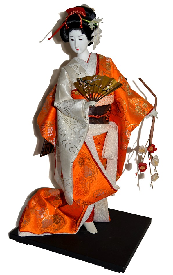 японская традиционная интерьерная кукла Дама с веером и цветущей веткой в руках, 1970-е гг.