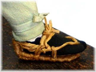 японская традиционная обувь - плетеные сандалии варадзи