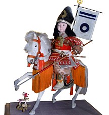 юный самурай верхом на белом коне, интерьерная японская старинная кукла