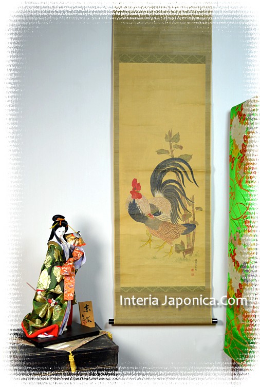 японский старинный рисунок на свитке, пояс оби и традиционная японская кукла 