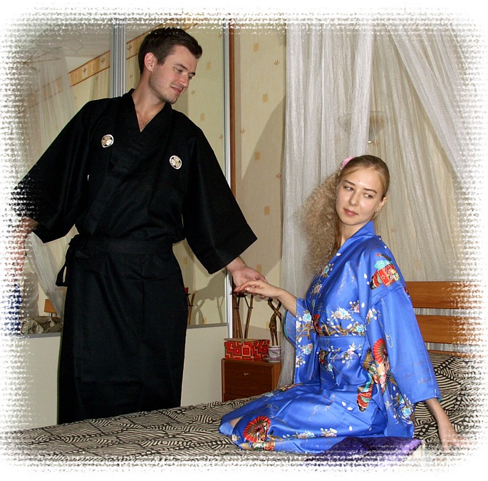 японское женское кимоно Красный Зонтик, фиалкового цвета и Мужское кимоно Монзуки