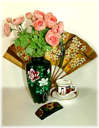 японский веер и ваза клуазонэ, японский стиль интерьера